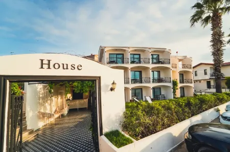 Cunda House Kucuk Otel Отели в г. Айвалык