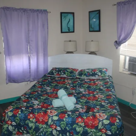 Hoosville Hostel (Formerly the Everglades Hostel)