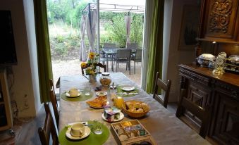 Datcha Bourguignonne, Chambres & Gîte