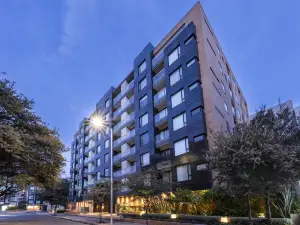 93 ลักซูรี่ สวีทส์ แอนด์ เรซิเดนซ์