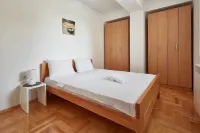 Smart Apartments Hotels near Парк Сарај