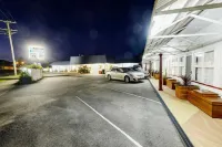 Bali Hi Motel - parking