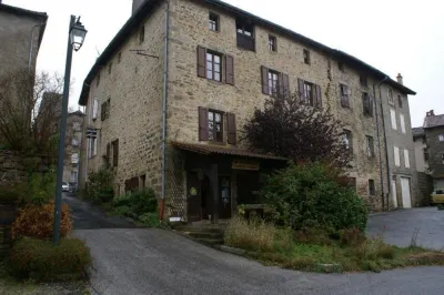 Chambres d'Hôtes La Jacquerolle Hôtels à proximité de : L'Abbaye de La Chaise Dieu