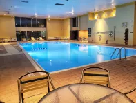 La Quinta Inn & Suites by Wyndham Appleton College Avenue - プール