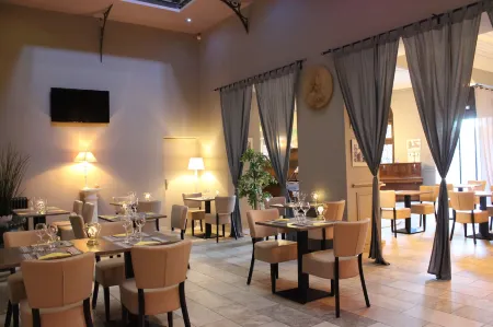 Le Grand Hôtel Molière Отели рядом с достопримечательностью «Camping Les Cigales , 3 étoiles»