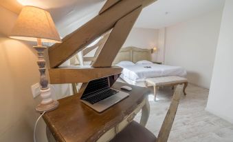 The Originals Boutique Hôtel les Poèmes de Chartres