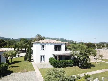 Résidence Pierre & Vacances Premium les Villas de Porto-Vecchio Отели в г. Леччи