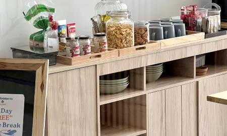 The Way Hotel Ban Pong Отели рядом с достопримечательностью «Khao Takong Park Bureau of Monks»