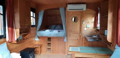Les Insolites de la Pouillyzotte Hôtels à : La Charité-sur-Loire