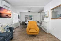 Spacious 1 Bedroom Apt at the Beach