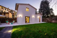 The City Oasis, a Villa Inside Lucca with Private