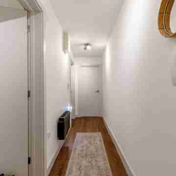 Central 1Bd with Free Underground Parking! Others