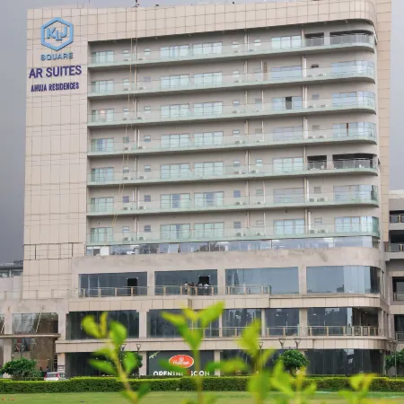 AR Suites Klj Square Отели рядом с достопримечательностью «Курорт Аапно Гхар»