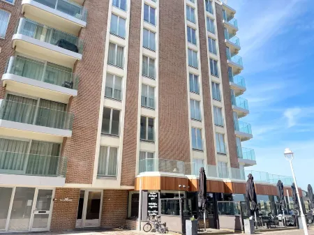 Sea Wall Retreat with Views