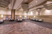 Ramada by Wyndham Thunder Bay Airlane Hotel