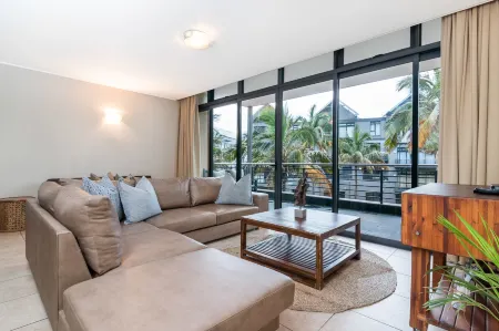 Point Waterfront Apartments Отели в г. Bluff