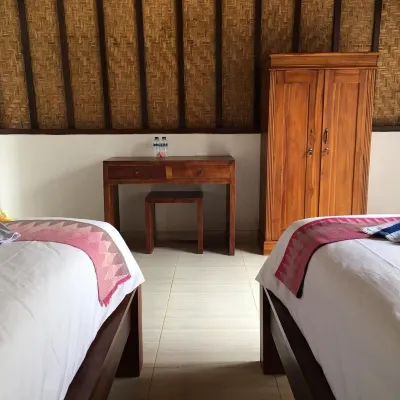 Bale Lumbung Bungalows Hotels near Pasih Andus Beach