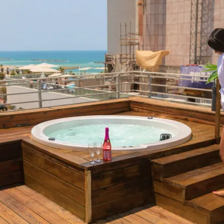 Dream Beach TLV Boutique Hotel Отели рядом с достопримечательностью «Пляж Гордон»
