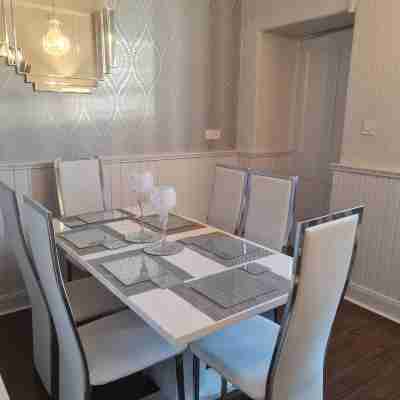 Robert the Bruce Apartment Dining/Meeting Rooms
