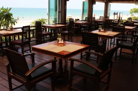 Khaolak Palm Beach Resort Отели рядом с достопримечательностью «Khao Lak-Lam Ru National Park»