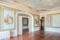 Menina Colina Guesthouse Hotels in Miragaia