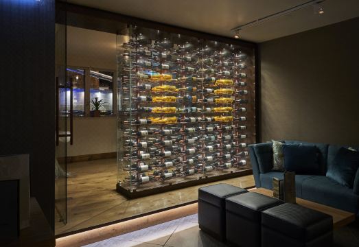 보스코 호텔 서비턴의 스타일리시한 바 내부