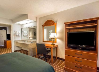 Quality Inn & Suites at Tropicana Field