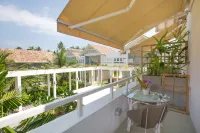 Sri Sharavi Beach Villas & Spa - with 43 Metre Saltwater Infinity Pool - Romantisk