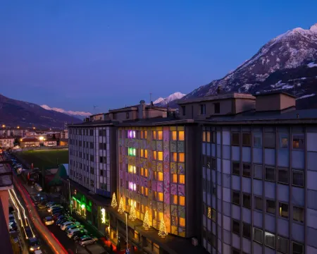 オママ ホテル アオスタのホテル