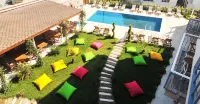 Cunda Rota Hotel - ที่มีสระว่ายน้ำ
