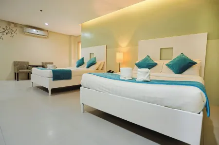 Holiday Suites Business District (Empire Suites Hotel)