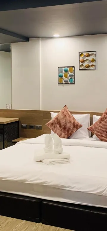 ห้องดีลักซ์ เตียงใหญ่ 1 เตียง