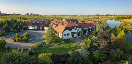 Dwór Bogucin Hotel&Restauracja Отели в г. Ясткув