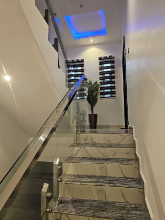 Sapphire Residences by Crystal Magodo Отели рядом с достопримечательностью «Kalakuta Museum»