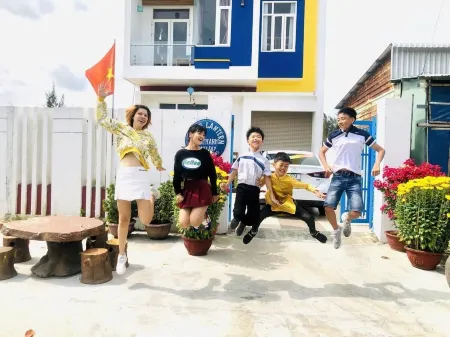Golden Lantern Tam Thanh Homestay Отели рядом с достопримечательностью «Cửa hàng phụ kiện thời trang BG»
