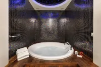 Ramada Plaza by Wyndham Antalya - Hot Tub