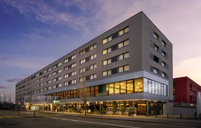 Holiday Inn ZÜRICH - Messe Отели рядом с достопримечательностью «Volkerkundemuseum der Univeritat Zurich»