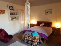 Lingdale 4 Bedroom House & Trundlebed Option Hotels in 