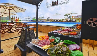Glories Pension Отели рядом с достопримечательностью «Byeonsan Beach»