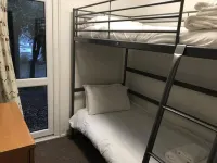Chalet-Sleeps6-Parking-Garden-Pool Hôtels à : Deal