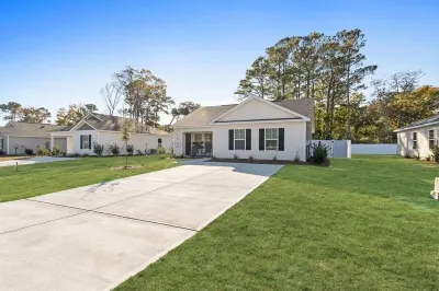 Charming 3-bedroom house with Hot tub, AC, WiFi in gorgeous Ocean Isle Beach 샬롯트 스테이션 쇼핑센터 주변 호텔