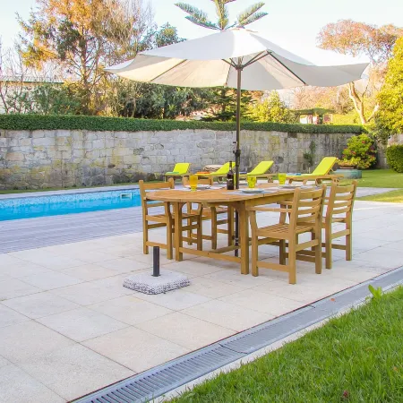 Liiiving in Porto | Oporto Garden Pool House