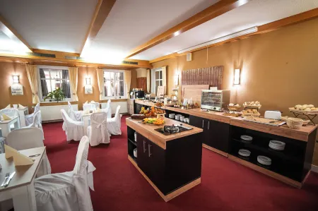 Berghotel Drei Brüder Höhe Отели в г. Визенбад