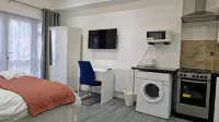 Impeccable 1-Bed Apartment in Ilford Hotels in Woodford
