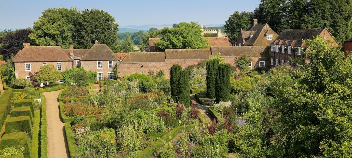 Leeds Castle Stable Courtyard Bed and Breakfast Hotels in Maidstone