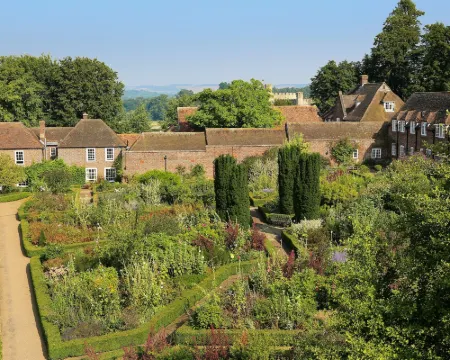 Leeds Castle Stable Courtyard Bed and Breakfast Hotels in Maidstone