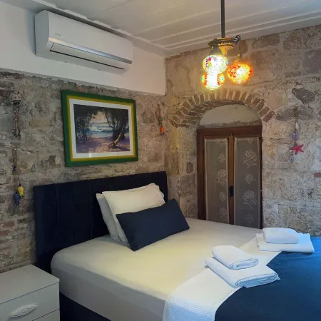 Hera Pansiyon Отели в г. Айвалык