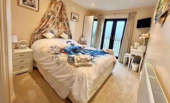 Willow Ridge - a Large Country House with 3 Rental Rooms