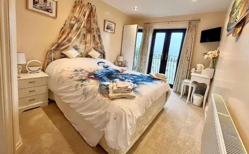 Willow Ridge - a Large Country House with 3 Rental Rooms Hotels in Clutton