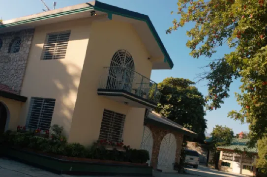 PC Entreprises Hotel Отели рядом с достопримечательностью «Национальный дворец»